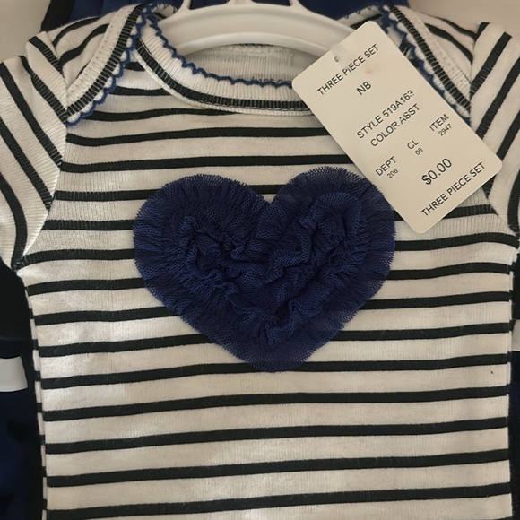 Carter’s three-piece outfit set newborn - Picture 5 of 8